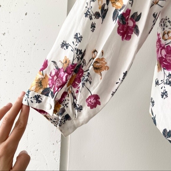 Torrid Floral Challis Button Blouse 1X - Picture 5 of 6